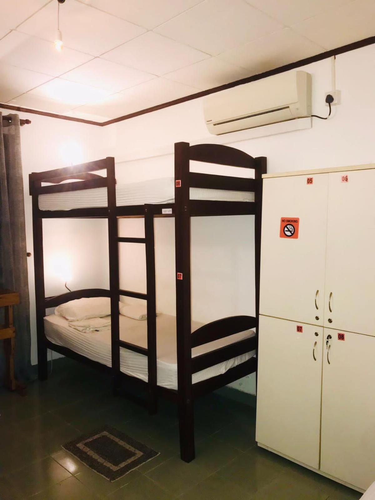 Sky Hostel Negombo Szoba fotó